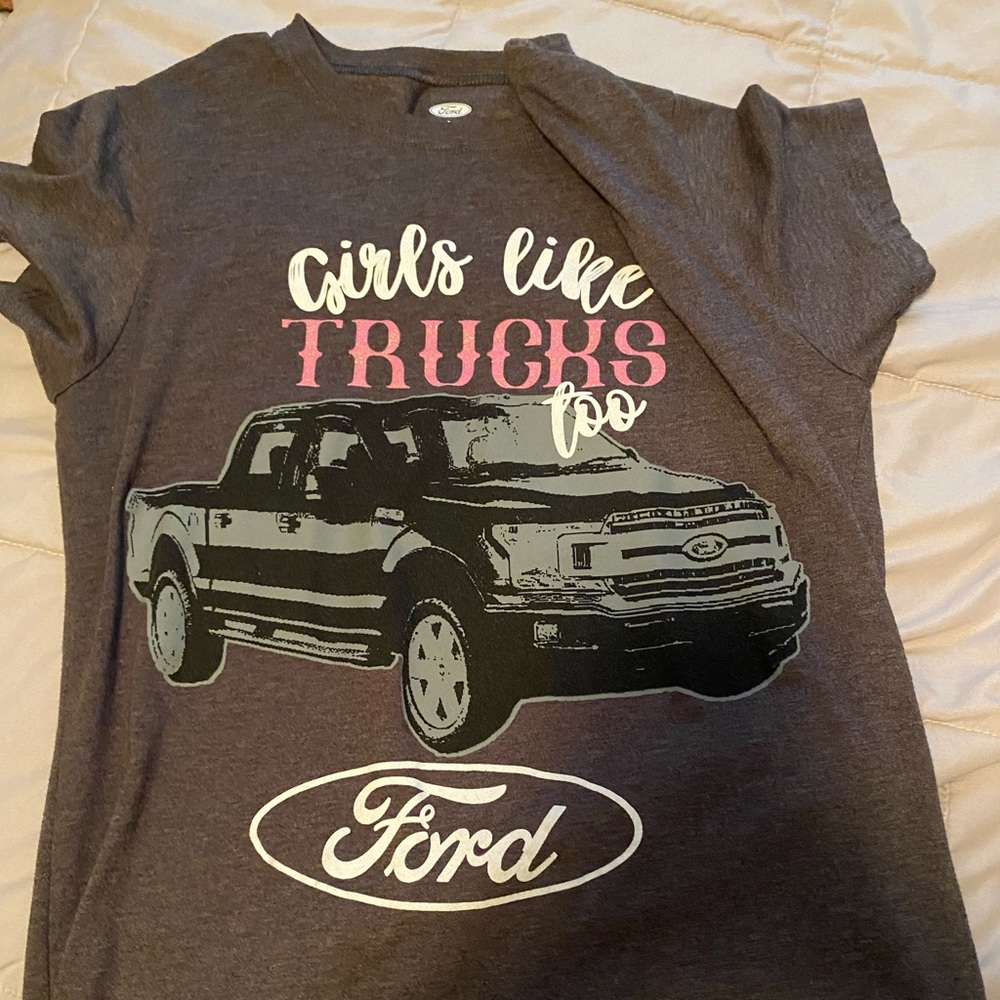 does shirt size L in women